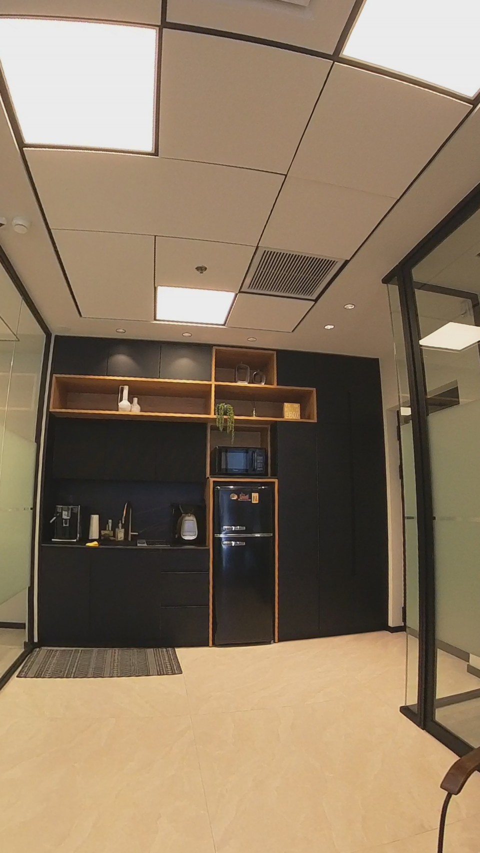 משרד בתוך משרד